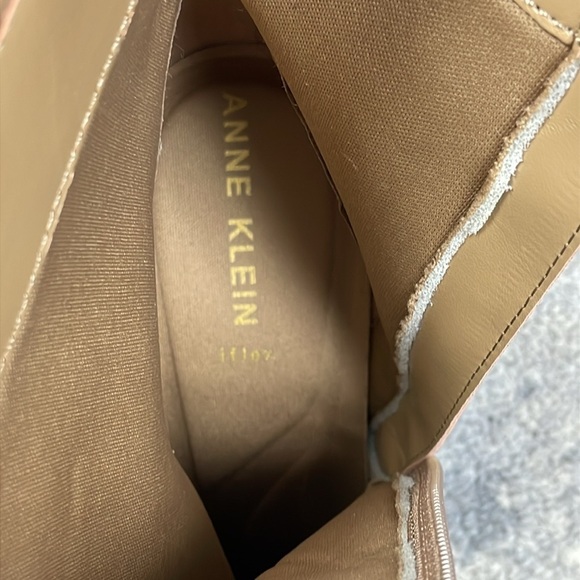New Anne Klein Aksuri iflex Ankle Boots Heeled Chain Belt Accent Tan Sz 9 - Picture 10 of 12